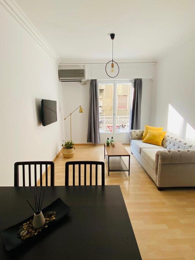 Lovely Apartment In The Heart Of Atena Exterior foto